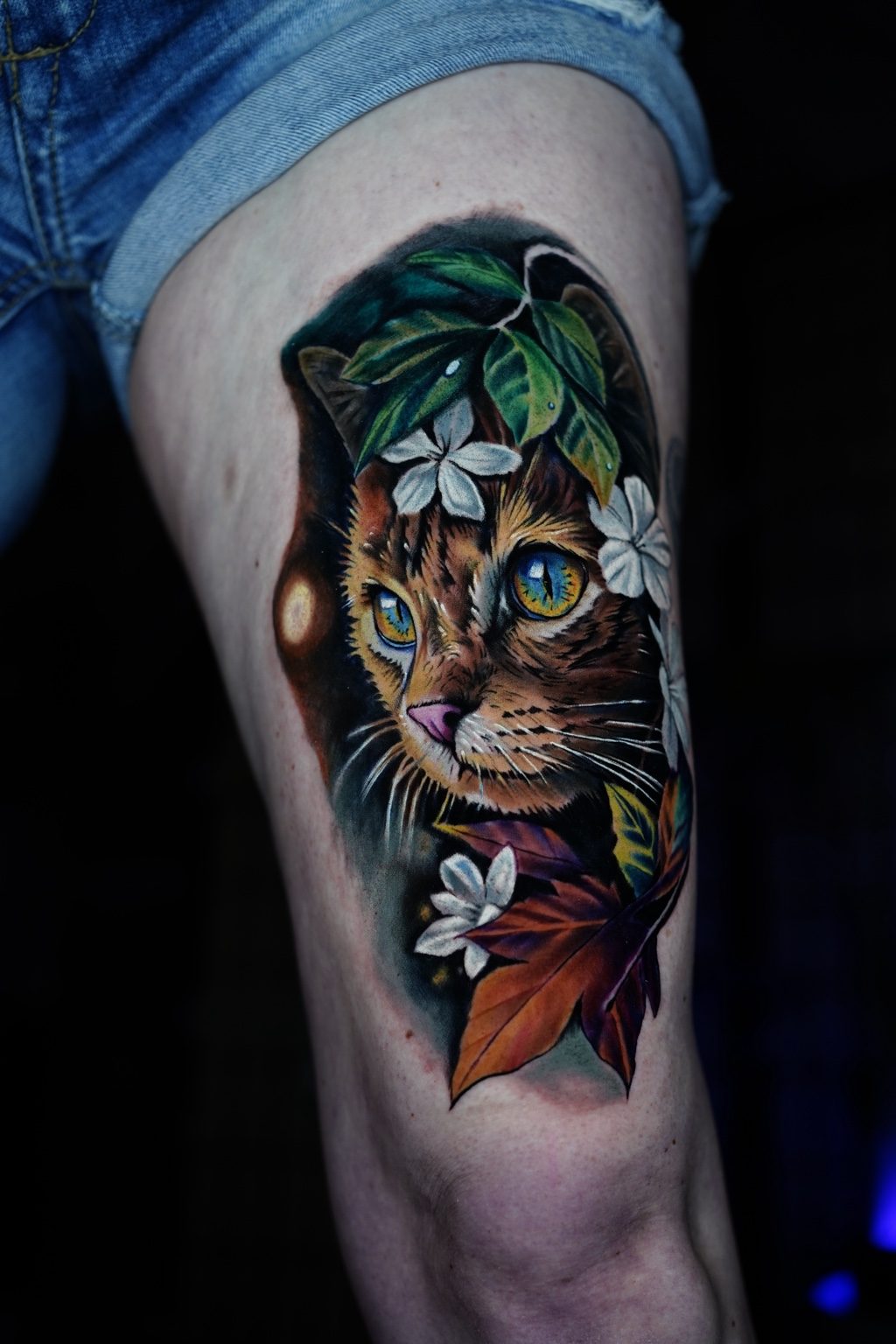 Cat and flowers color realism thigh tattoo by Henry D. Flores
